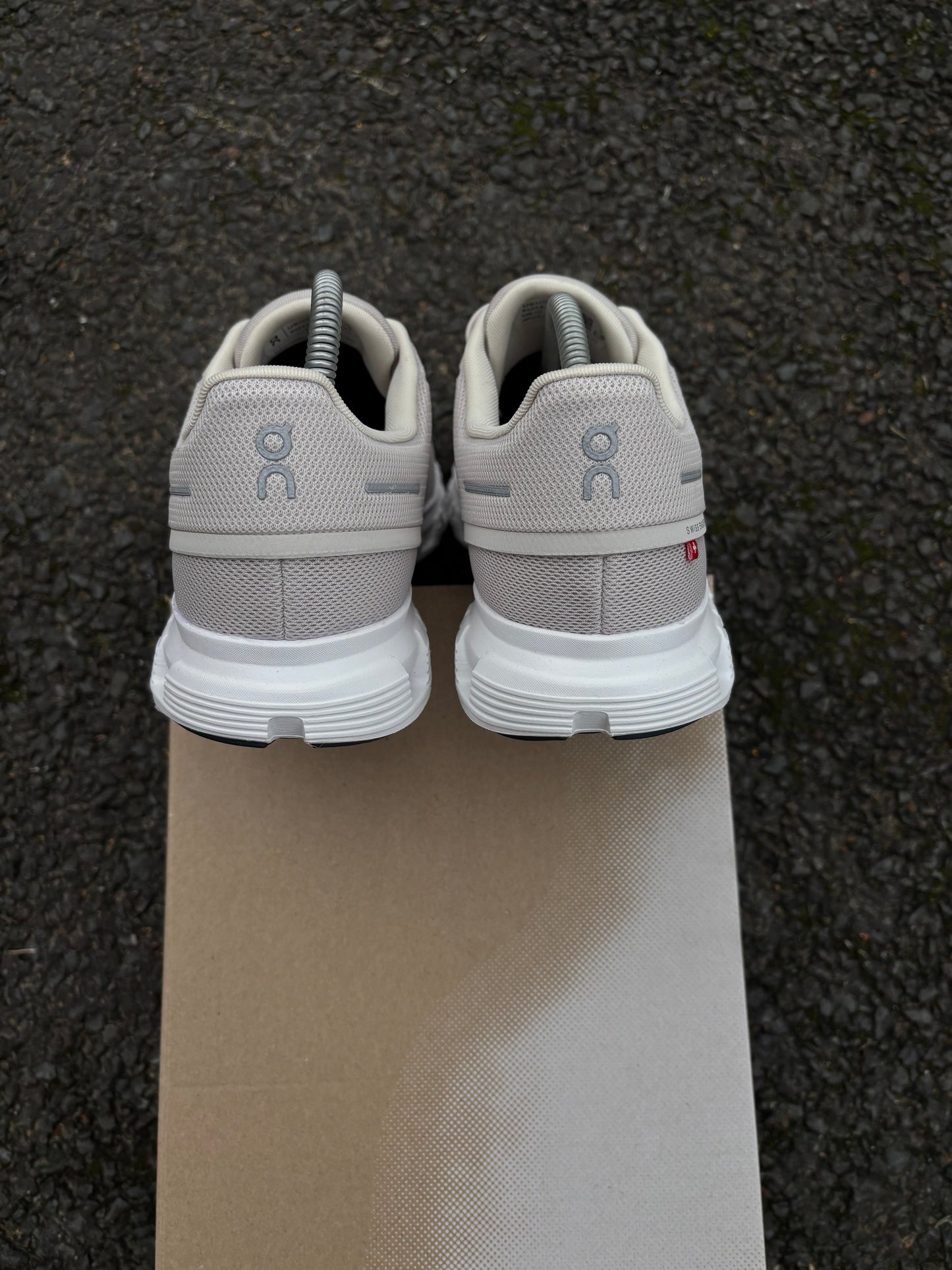 On Running Cloud 6 Women’s Pearl/White