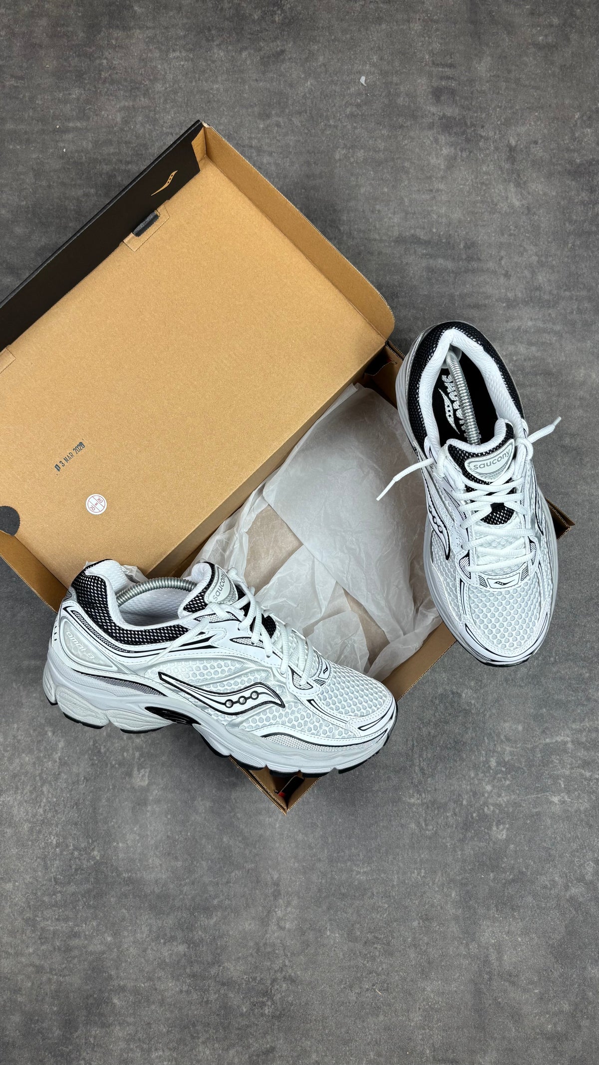 Saucony ProGrid Omni 9 OG “White/Cadet”