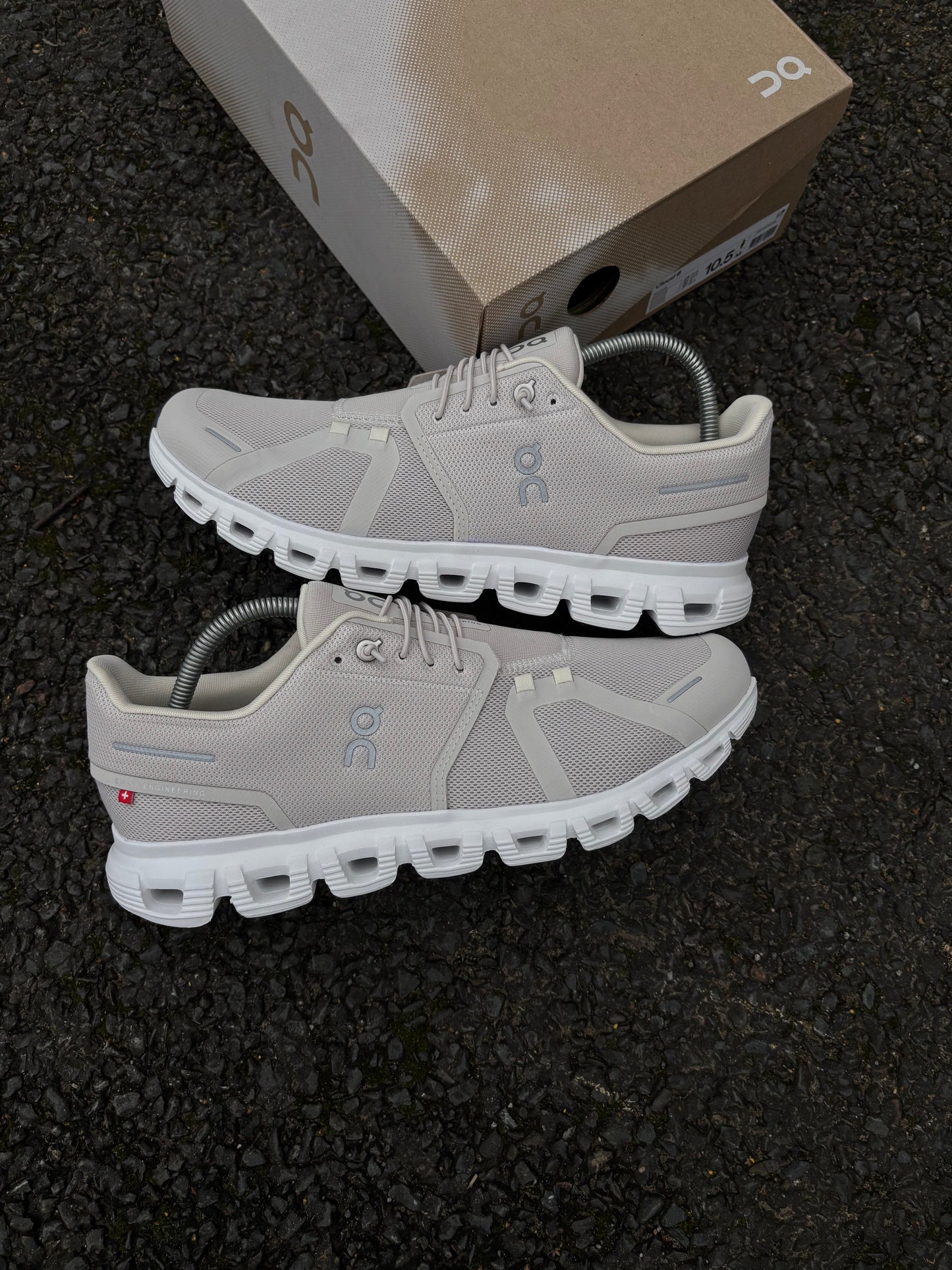 On Running Cloud 6 Women’s Pearl/White