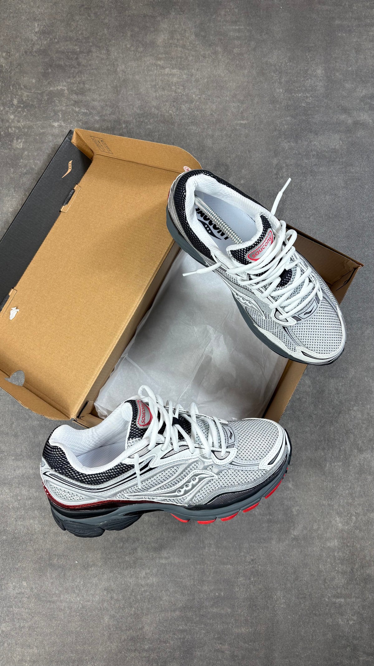 Saucony ProGrid Omni 9 OG “Grey/Black/Red”
